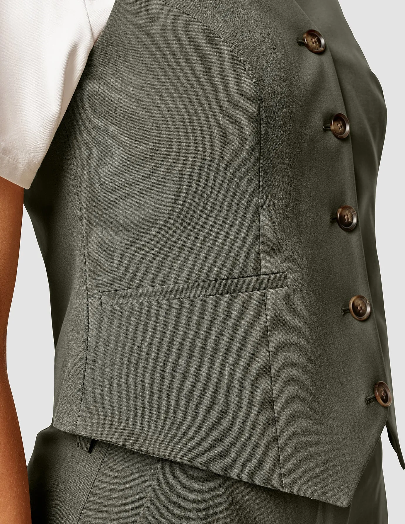 Essential Vest Short Dark Olive