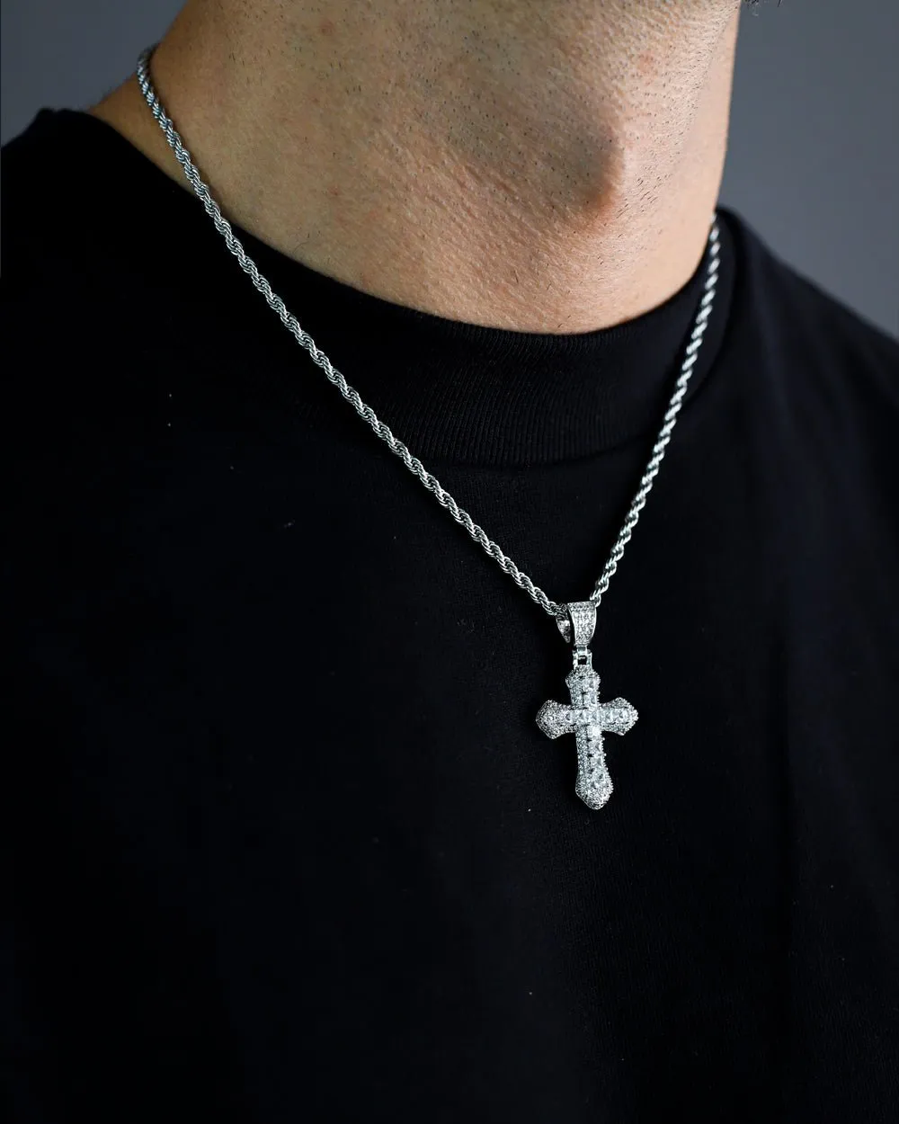 FROSTY CROSS PENDANT. - WHITE GOLD